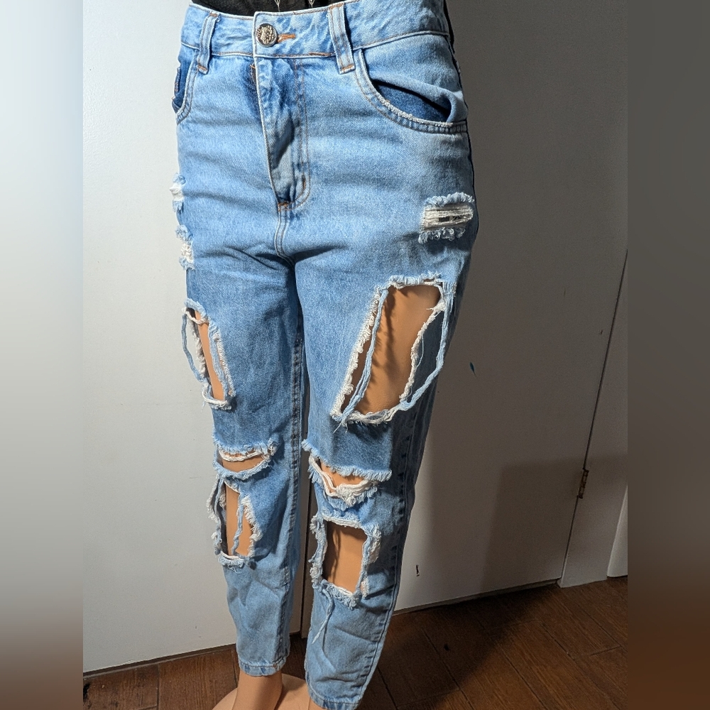 Carmen Jeans" (CRMN) Distressed Jeans size 40(Brasil) 8 or 10 Women US